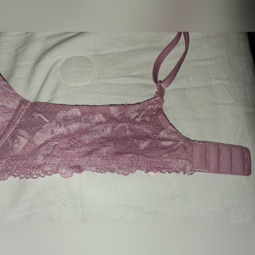 Victoria's Secret Body By Victoria Push-Up Lace Bra in Mauve. 32B - Picture 7 of 9